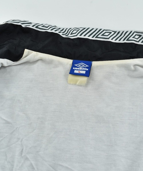 UMBRO（アンブロ）の「【USED】90’s UMBRO ナイロン トラックジャケット（ナイロンジャケット・メンズ・ブラック・LARGE）」の5枚目の写真
