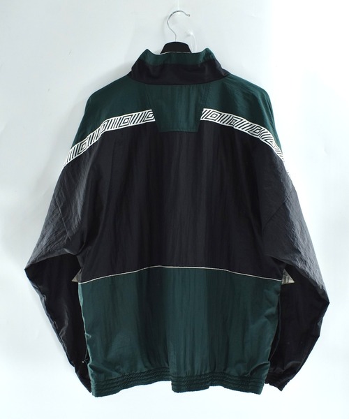 UMBRO（アンブロ）の「【USED】90’s UMBRO ナイロン トラックジャケット（ナイロンジャケット・メンズ・ブラック・LARGE）」の6枚目の写真