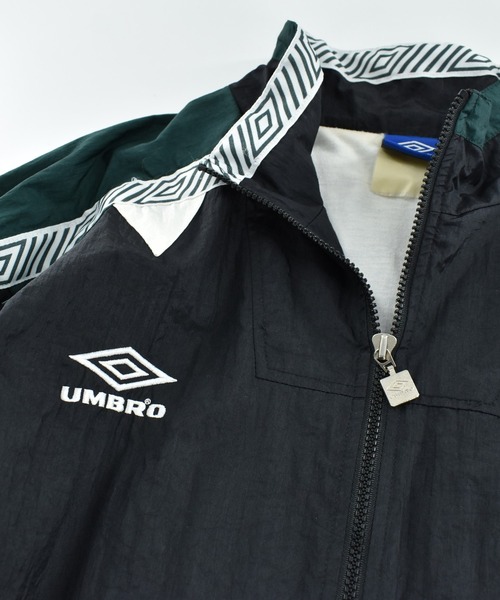UMBRO（アンブロ）の「【USED】90’s UMBRO ナイロン トラックジャケット（ナイロンジャケット・メンズ・ブラック・LARGE）」の7枚目の写真