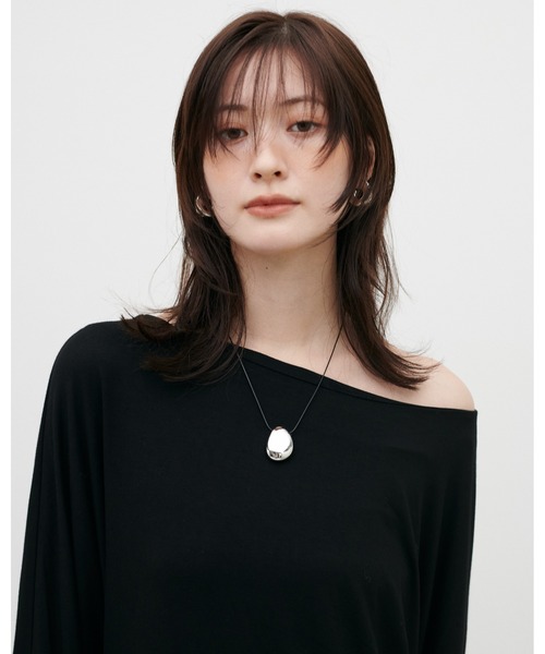 LARUTA(ラルータ)の「【LARUTA】とろみドルマンカットソープルオーバー(Tシャツ/カットソー・レディース・オフホワイト/その他1/ブラック/ダークブラウン・FREE)」の3枚目の写真
