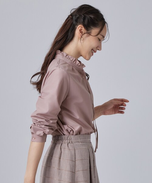 SHOO・LA・RUE（シューラルー）の「【S-LL/洗濯機可】襟フリルが女性らしい リボンブラウス（シャツ/ブラウス・レディース・オフホワイト/ダークグレー/サンドベージュ・02/01/04/03）」の13枚目の写真
