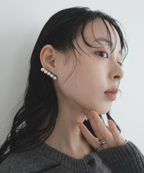 LIAN(リアン)の「ストレートラインパールピアス(ピアス(両耳用)・レディース・シルバー/ゴールド・FREE)」の2枚目の写真