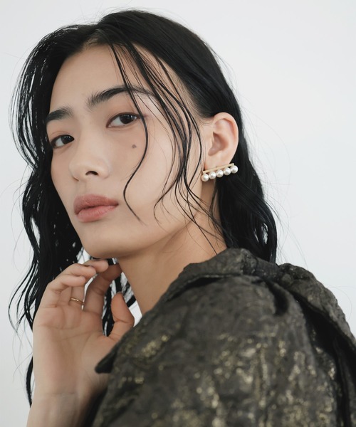 LIAN(リアン)の「ストレートラインパールピアス(ピアス(両耳用)・レディース・シルバー/ゴールド・FREE)」の3枚目の写真