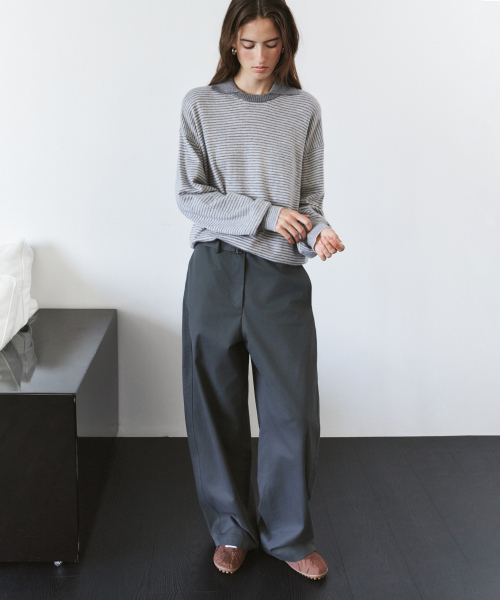 SIYAZU（シヤジュ）の「SIPT7215 ベルテッドカーブドチノパンツ_Charcoal（その他パンツ・レディース・チャコール・SMALL/MEDIUM/LARGE）」の3枚目の写真