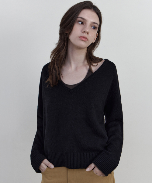 WEDNESDAYOASISFORWOMEN(ウェンズデー オアシス フォー ウーマン)の「NEEV ラムズウール 深Vネック ニット_BLACK(WCB6KN75)(ニット/セーター・レディース・ブラック・FREE)」の2枚目の写真