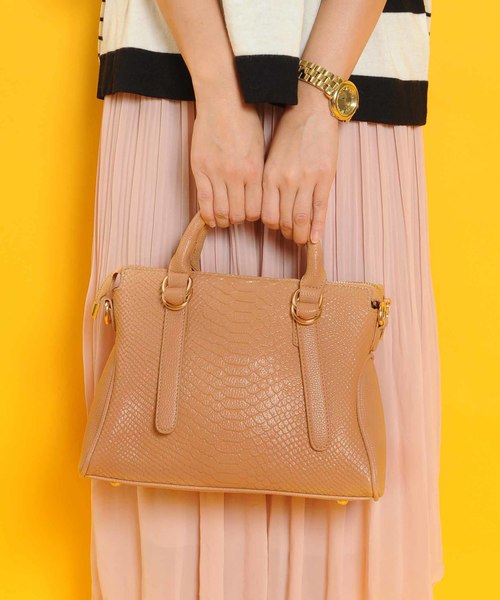 PLAIN CLOTHING（プレーンクロージング）の「型押しハンドバッグ【PLAIN CLOTHING】（ハンドバッグ・レディース・ブラック/ベージュ/グレー/グリーン/レッド・FREE）」の3枚目の写真