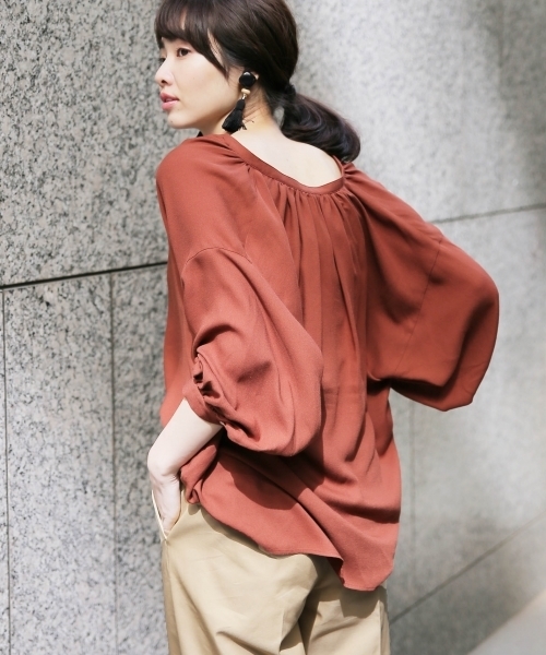 A part by（アパートバイ）の「Rギャザースキッパーブラウス　749995 （シャツ/ブラウス・レディース・ネイビー/ホワイト/テラコッタ/ブルー/ベージュ・FREE）」の10枚目の写真