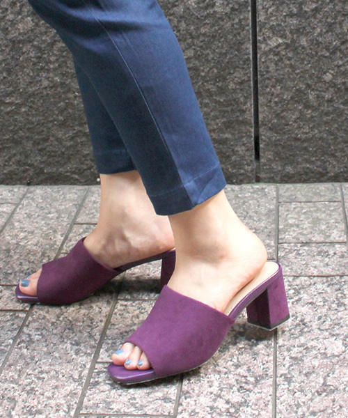RANDA（ランダ）の「スエードミュールサンダル（サンダル・レディース・ネイビー/マスタード/ブラック/ベージュ系その他/ワインレッド/グリーン/パープル・M/S/L/LL）」の5枚目の写真