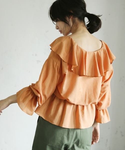 A part by(アパートバイ)の「Pフリルブラウジングブラウス 767932(シャツ/ブラウス・レディース・ブラック/オレンジ/オフホワイト・FREE)」の5枚目の写真