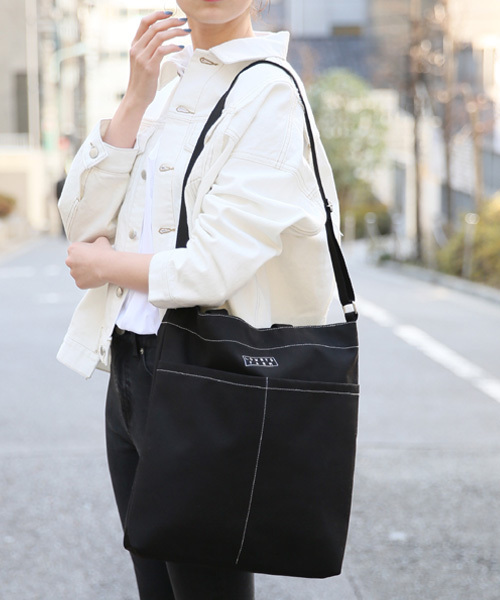 LOWRYS FARM(ローリーズファーム)の「キャンバス2WAYショルダー 780363 (ショルダーバッグ・レディース・ブラック/グリーン/オレンジ/ストライプ/ホワイト・FREE)」の3枚目の写真