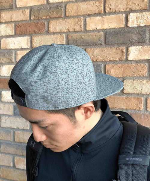 UNDER ARMOUR（アンダーアーマー）の「メンズ キャップ / リフレクティブフラットブリム（キャップ・メンズ・モスグリーン/ブラック・ONESIZE）」の3枚目の写真