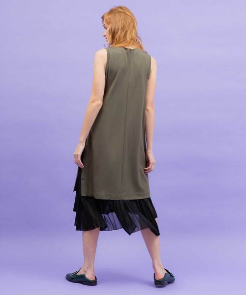 UNITED TOKYO（ユナイテッドトウキョウ）の「プリーツレイヤードワンピース（ワンピース・レディース・ワインレッド/ブラック/カーキ・1）」の20枚目の写真