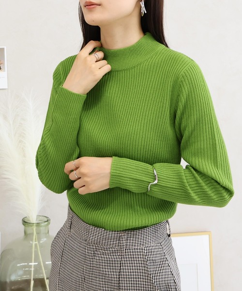 Social GIRL（ソーシャルガール）の「ハイネックモックネックリブニット（ニット/セーター・レディース・ブラック/パープル/グレー/オフホワイト/ブルー/グリーン/マスタード/ベージュ/ブラウン/ピンク/ライトパープル/サックスブルー/ミント/テラコッタ/イエロー/グレイッシュベージュ/ピンクベージュ・M/L）」の8枚目の写真