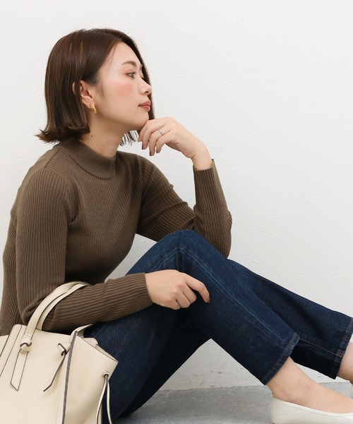 Social GIRL（ソーシャルガール）の「ハイネックモックネックリブニット（ニット/セーター・レディース・ブラック/パープル/グレー/オフホワイト/ブルー/グリーン/マスタード/ベージュ/ブラウン/ピンク/ライトパープル/サックスブルー/ミント/テラコッタ/イエロー/グレイッシュベージュ/ピンクベージュ・M/L）」の21枚目の写真