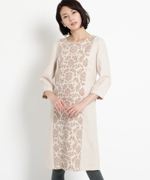 Sunauna(スーナウーナ)の「【洗える】ダマスク柄フロッキーワンピース(ワンピース・レディース・ベージュ/ネイビー・36/38/40/34)」の2枚目の写真