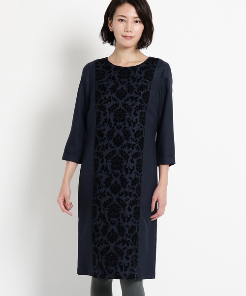 Sunauna(スーナウーナ)の「【洗える】ダマスク柄フロッキーワンピース(ワンピース・レディース・ベージュ/ネイビー・36/38/40/34)」の4枚目の写真