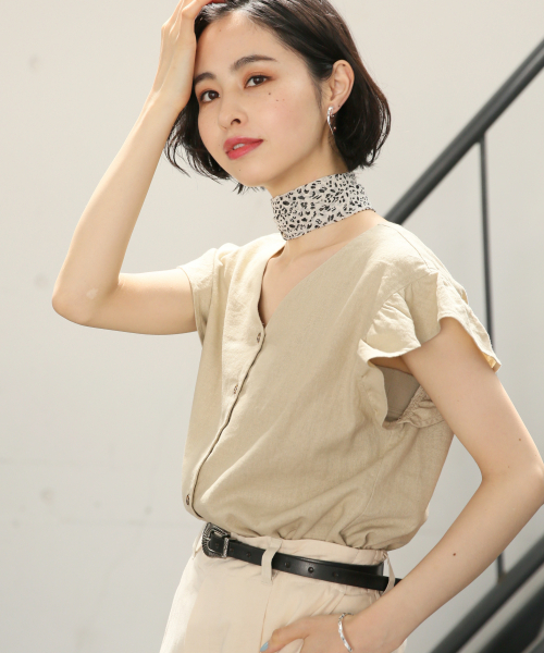 LOWRYS FARM(ローリーズファーム)の「L/Rラッフルフレンチスリーブ 836517(シャツ/ブラウス・レディース・オフホワイト/ブラック/ライトグレー/ベージュ・FREE)」の4枚目の写真