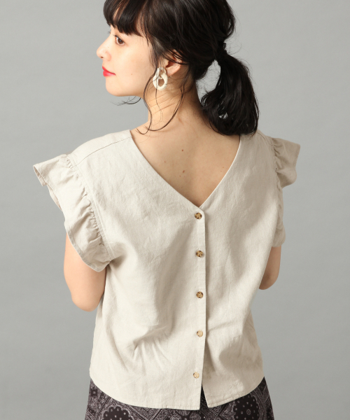 LOWRYS FARM(ローリーズファーム)の「L/Rラッフルフレンチスリーブ 836517(シャツ/ブラウス・レディース・オフホワイト/ブラック/ライトグレー/ベージュ・FREE)」の3枚目の写真