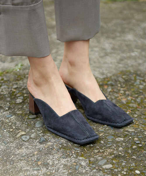 アメリ　フラットミュール Ameri（アメリ）の「STITCH QUADRANGLE TOE MULE（パンプス