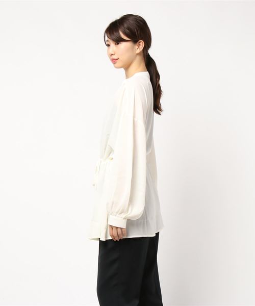 GeeRA(ジーラ)の「ウエストギャザーシャツチュニック(チュニック・レディース・モカ/ブラック/オフホワイト・SMALL/MEDIUM/LARGE/X-LARGE)」の4枚目の写真