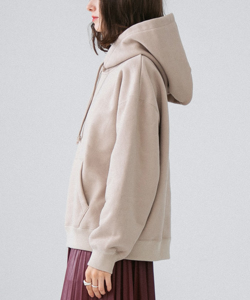 PUBLIC TOKYO（パブリックトウキョウ）の「【新垣結衣さん着用】極 スウェットパーカー/フードプルオーバー（パーカー・レディース・ベージュ/ダークグレー/ブラウン/マスタード/ピンク/カーキ/レンガ・1/2）」の10枚目の写真