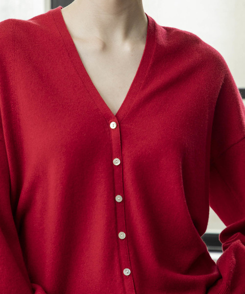 Emma Taylor（エマテイラー）の「カシミヤシェルボタンカーディガン  