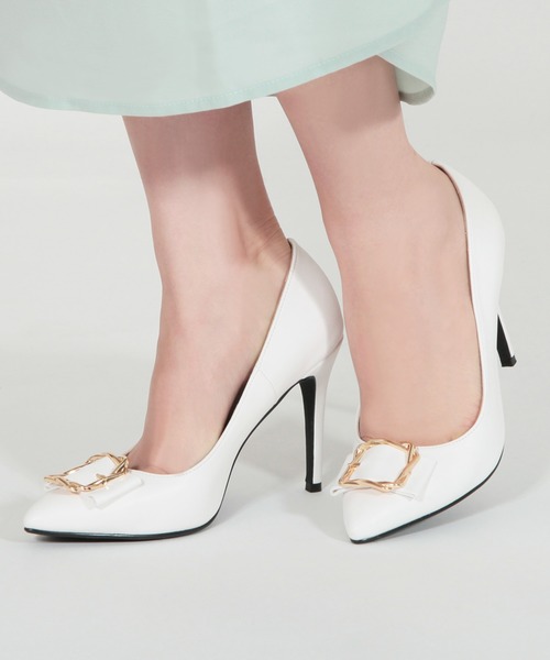 Julia Boutique（ジュリアブティック）の「バックル付きスエードヒールパンプス/550117（パンプス・レディース・ブラック/ピンク/ブルー/アイボリー/ベージュ/ブラック系その他/ラベンダー/ホワイト系その他・LL/3L/S/M/L/5L/4L）」の3枚目の写真