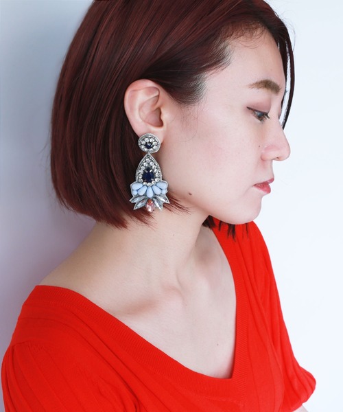 misto accessories(ミストアクセサリーズ)の「エンブロイドビジューピアス(ピアス(両耳用)・レディース・ホワイト・FREE)」の1枚目の写真