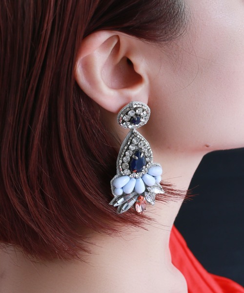 misto accessories(ミストアクセサリーズ)の「エンブロイドビジューピアス(ピアス(両耳用)・レディース・ホワイト・FREE)」の4枚目の写真