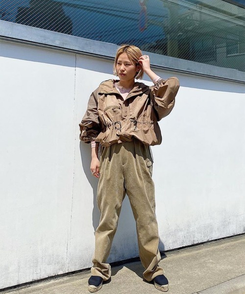 HOLIDAY(ホリデイ)の「CORDUROY TUCK PANTS コーデュロイタックパンツ(その他パンツ・レディース・ベージュ/ネイビー・1/0)」の6枚目の写真