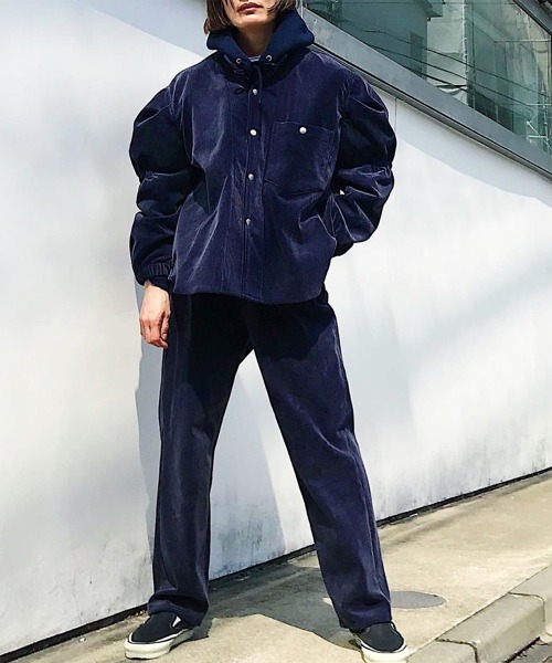 HOLIDAY(ホリデイ)の「CORDUROY TUCK PANTS コーデュロイタックパンツ(その他パンツ・レディース・ベージュ/ネイビー・1/0)」の9枚目の写真