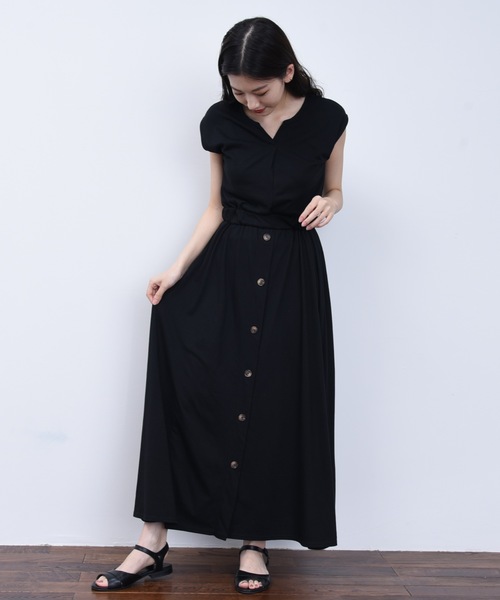 ap retro（アプレトロ）の「キーネックフロントボタンワンピース【ZOZO限定アイテム】（ワンピース・レディース・ブラック/ベージュ/モカ・FREE）」の2枚目の写真