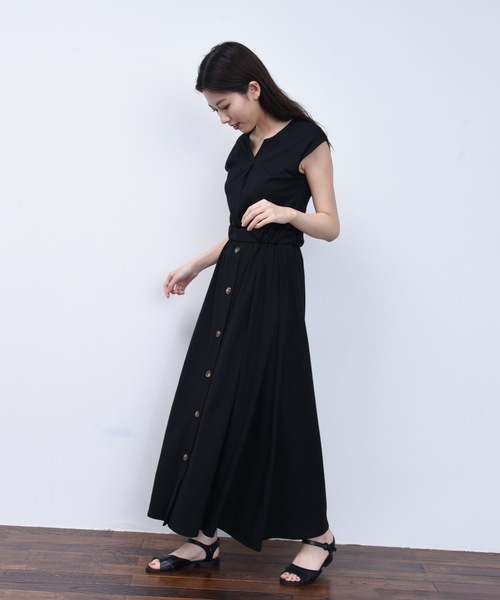 ap retro（アプレトロ）の「キーネックフロントボタンワンピース【ZOZO限定アイテム】（ワンピース・レディース・ブラック/ベージュ/モカ・FREE）」の6枚目の写真