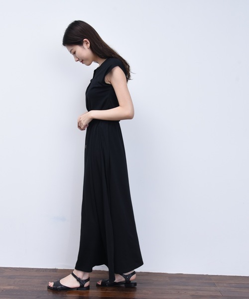 ap retro（アプレトロ）の「キーネックフロントボタンワンピース【ZOZO限定アイテム】（ワンピース・レディース・ブラック/ベージュ/モカ・FREE）」の7枚目の写真