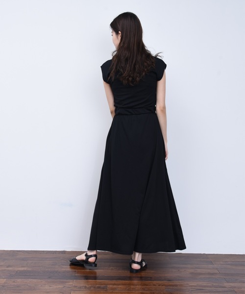 ap retro（アプレトロ）の「キーネックフロントボタンワンピース【ZOZO限定アイテム】（ワンピース・レディース・ブラック/ベージュ/モカ・FREE）」の10枚目の写真