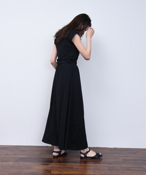 ap retro（アプレトロ）の「キーネックフロントボタンワンピース【ZOZO限定アイテム】（ワンピース・レディース・ブラック/ベージュ/モカ・FREE）」の9枚目の写真