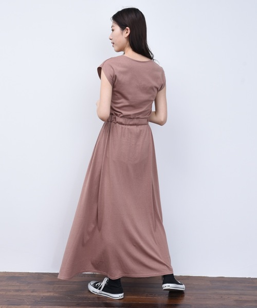 ap retro（アプレトロ）の「キーネックフロントボタンワンピース【ZOZO限定アイテム】（ワンピース・レディース・ブラック/ベージュ/モカ・FREE）」の18枚目の写真