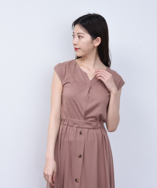 ap retro（アプレトロ）の「キーネックフロントボタンワンピース【ZOZO限定アイテム】（ワンピース・レディース・ブラック/ベージュ/モカ・FREE）」の20枚目の写真