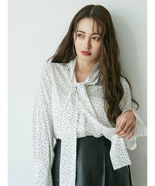 dazzlin(ダズリン)の「アソートボウタイブラウス(シャツ/ブラウス・レディース・オフホワイト/ブラック/ブラウン・FREE)」の1枚目の写真