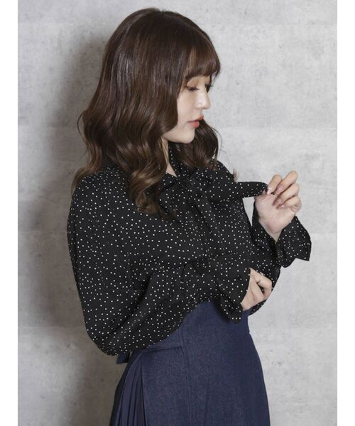 dazzlin(ダズリン)の「アソートボウタイブラウス(シャツ/ブラウス・レディース・オフホワイト/ブラック/ブラウン・FREE)」の2枚目の写真