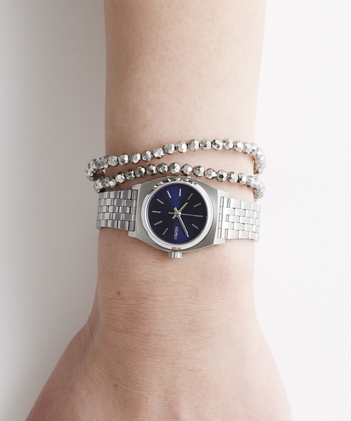 NIXON（ニクソン）の「THE SMALL TIME TELLER（アナログ腕時計・レディース・ピンクゴールド/シルバー/ゴールド/シルバー系その他/ゴールド系その他/ネイビー/インディゴブルー/ブラック/ブラック系その他/ブラック×ゴールド/その他1/ピンク系その他/その他2/シルバー×ゴールド/ブラック系その他2/ゴールド系その他2・FREE）」の6枚目の写真