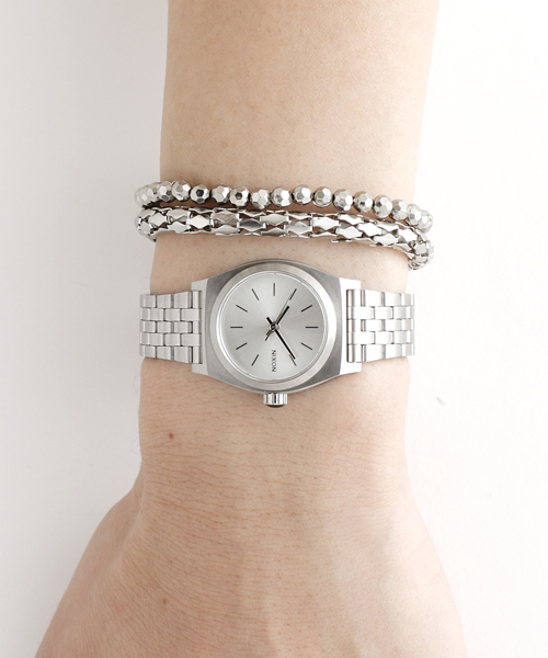 NIXON（ニクソン）の「THE SMALL TIME TELLER（アナログ腕時計・レディース・ピンクゴールド/シルバー/ゴールド/シルバー系その他/ゴールド系その他/ネイビー/インディゴブルー/ブラック/ブラック系その他/ブラック×ゴールド/その他1/ピンク系その他/その他2/シルバー×ゴールド/ブラック系その他2/ゴールド系その他2・FREE）」の22枚目の写真