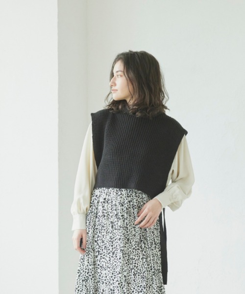 LIPSTAR（リップスター）の「【セット商品】タートルネックベスト&ボリュームブラウス（ニット/セーター・レディース・オフホワイト/ブラック/ベージュ・M）」の2枚目の写真