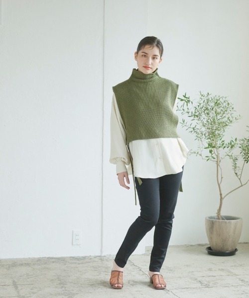 LIPSTAR（リップスター）の「【セット商品】タートルネックベスト&ボリュームブラウス（ニット/セーター・レディース・オフホワイト/ブラック/ベージュ・M）」の8枚目の写真