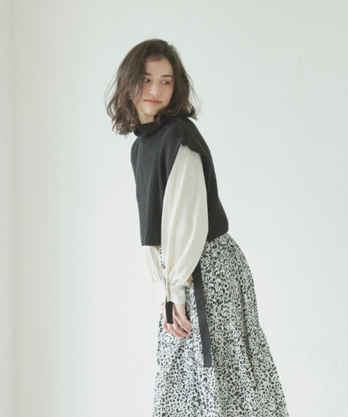 LIPSTAR（リップスター）の「【セット商品】タートルネックベスト&ボリュームブラウス（ニット/セーター・レディース・オフホワイト/ブラック/ベージュ・M）」の5枚目の写真