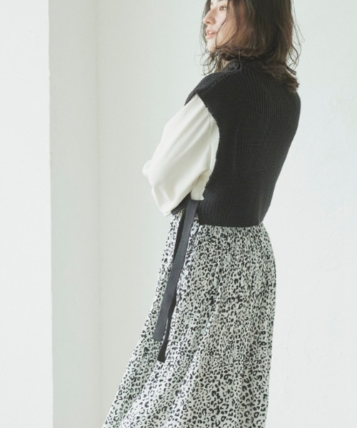 LIPSTAR（リップスター）の「【セット商品】タートルネックベスト&ボリュームブラウス（ニット/セーター・レディース・オフホワイト/ブラック/ベージュ・M）」の9枚目の写真