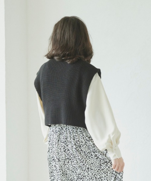 LIPSTAR（リップスター）の「【セット商品】タートルネックベスト&ボリュームブラウス（ニット/セーター・レディース・オフホワイト/ブラック/ベージュ・M）」の16枚目の写真