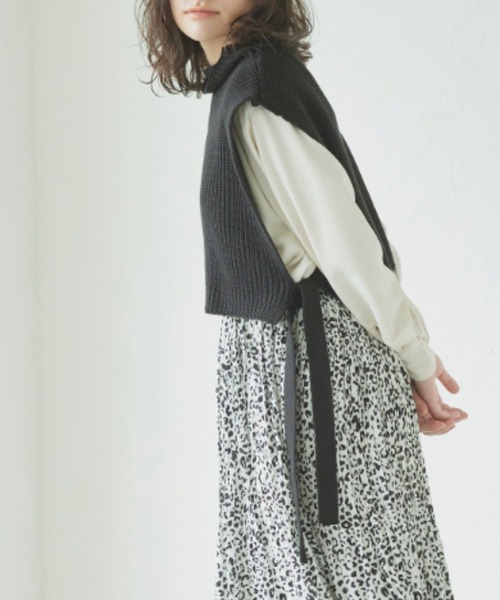 LIPSTAR（リップスター）の「【セット商品】タートルネックベスト&ボリュームブラウス（ニット/セーター・レディース・オフホワイト/ブラック/ベージュ・M）」の7枚目の写真