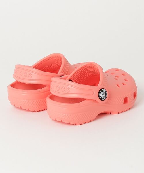 crocs(クロックス)の「CROCS/クロックス CLASSIC CLOG クラッシック クロッグ キッズ 204536(サンダル・キッズ・ネイビー/ピンク/ブルー・16.5cm/17.5cm/18.5cm/15.5cm/19.5cm/20.0cm/21.0cm/14.0cm)」の4枚目の写真