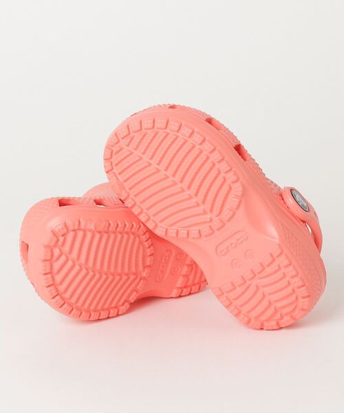crocs(クロックス)の「CROCS/クロックス CLASSIC CLOG クラッシック クロッグ キッズ 204536(サンダル・キッズ・ネイビー/ピンク/ブルー・16.5cm/17.5cm/18.5cm/15.5cm/19.5cm/20.0cm/21.0cm/14.0cm)」の5枚目の写真